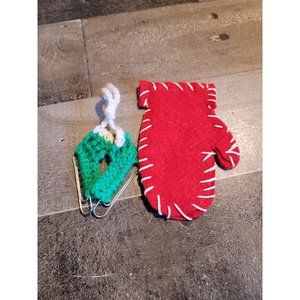 Felt Crochet mitten glove ice skate skating ornament xmas